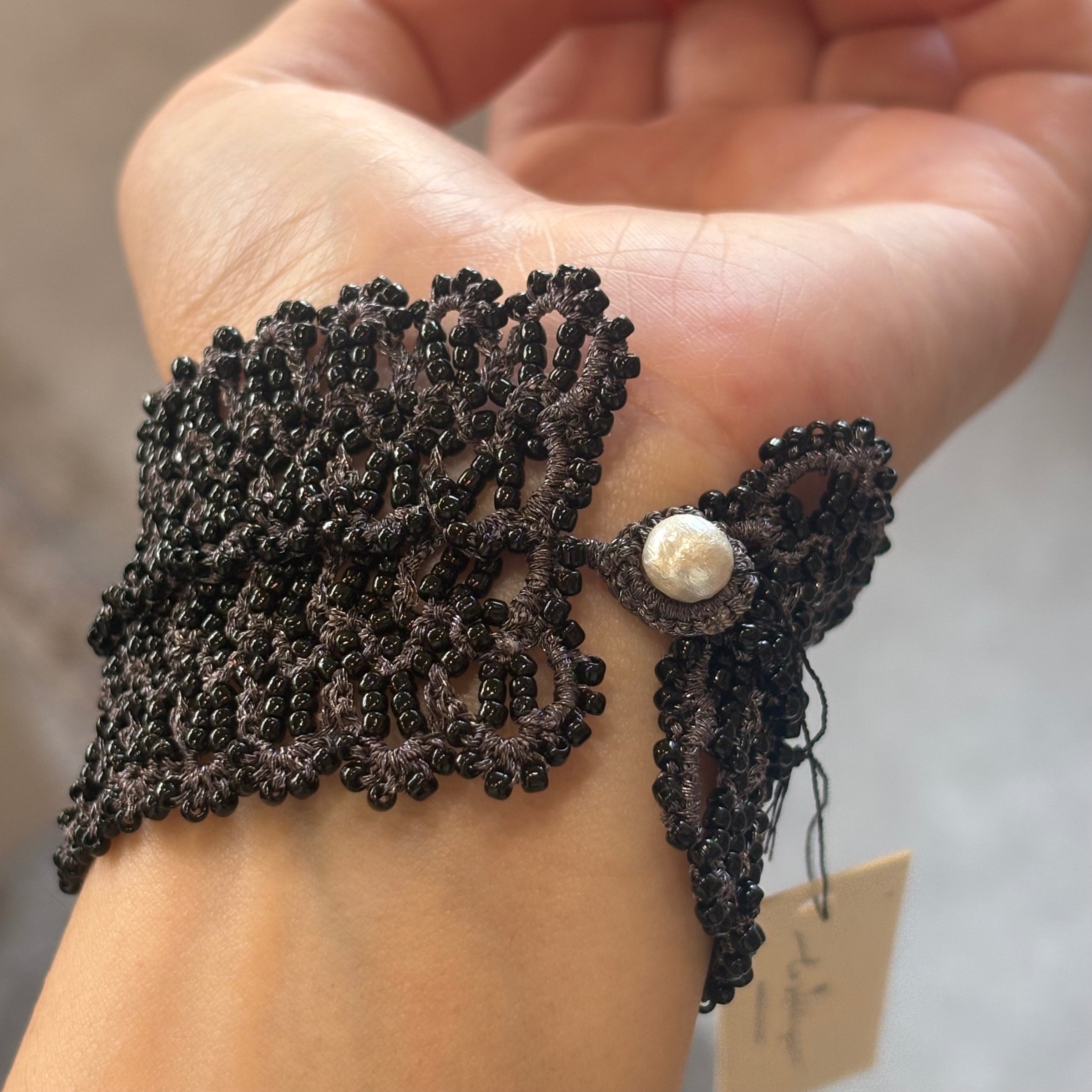 ビーズ刺繍のブレスレット | Knot
